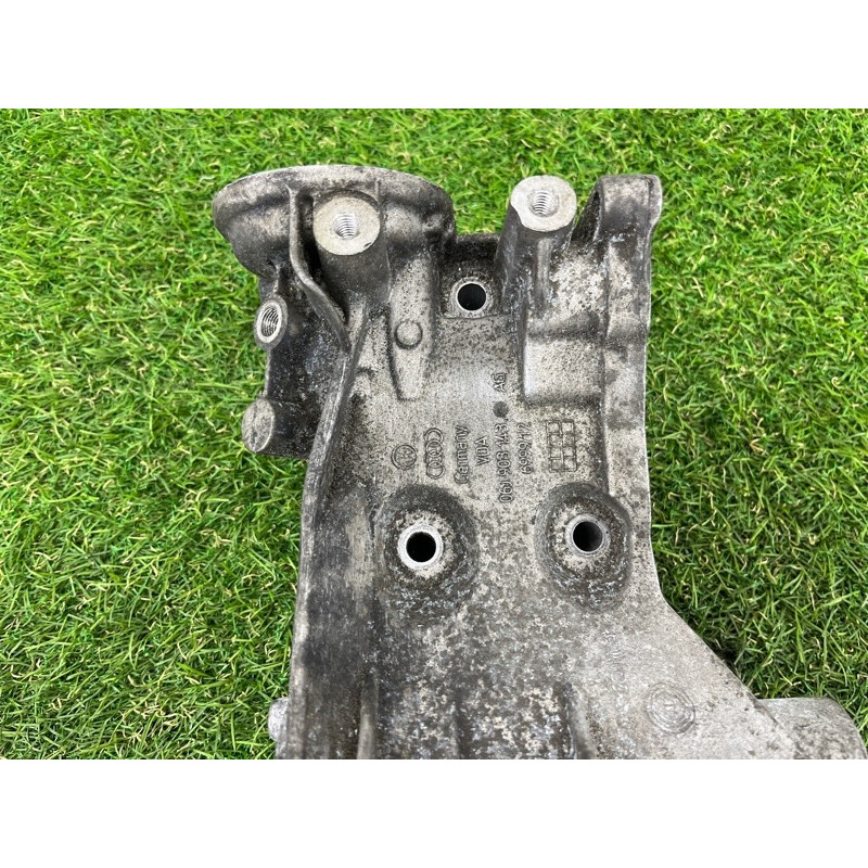 Кронштейн генератора (кронштейны двигателя) Volkswagen Tiguan 5N 2.0 06j903143ag