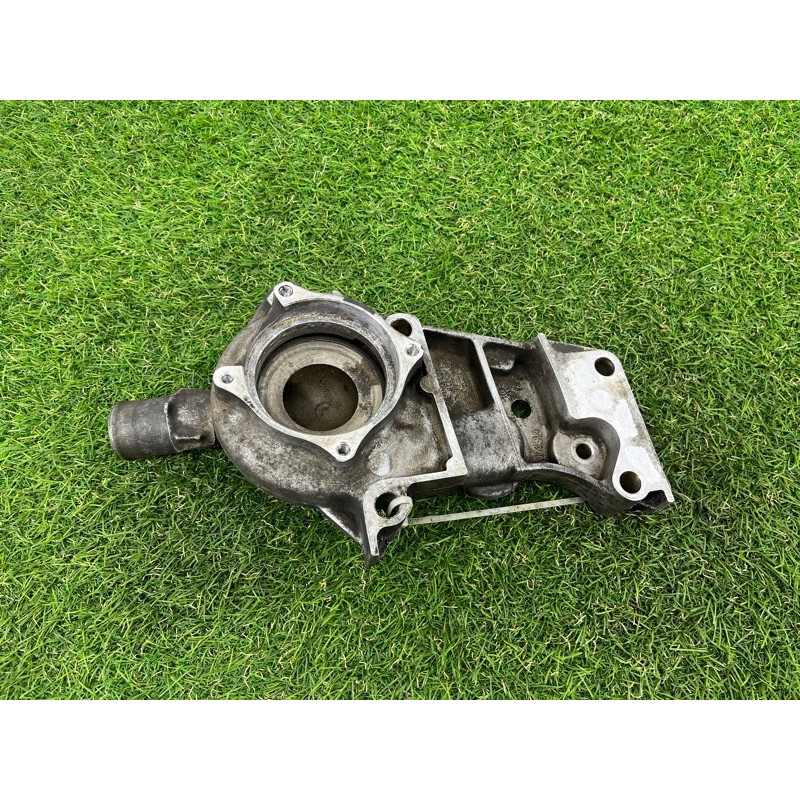 Корпус помпы (система охлаждения) Ford Transit Connect 1 2005 1.8L 1114354