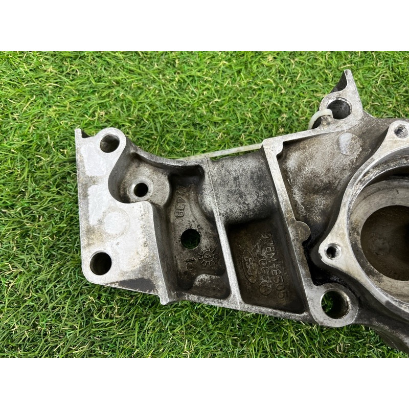 Корпус помпы (система охлаждения) Ford Transit Connect 1 2005 1.8L 1114354