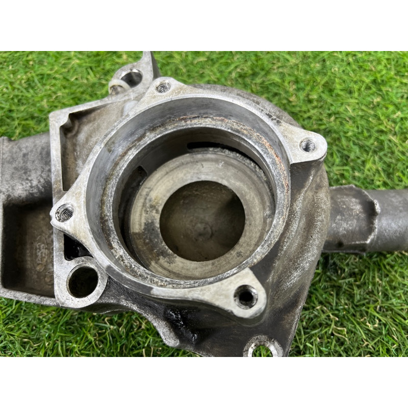 Корпус помпы (система охлаждения) Ford Transit Connect 1 2005 1.8L 1114354