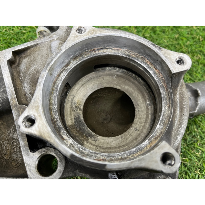 Корпус помпы (система охлаждения) Ford Transit Connect 1 2005 1.8L 1114354