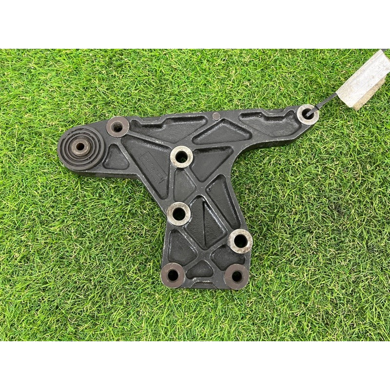 Кронштейн редуктора (трансмиссия) Land Rover Freelander L314 1.8B tau1002200