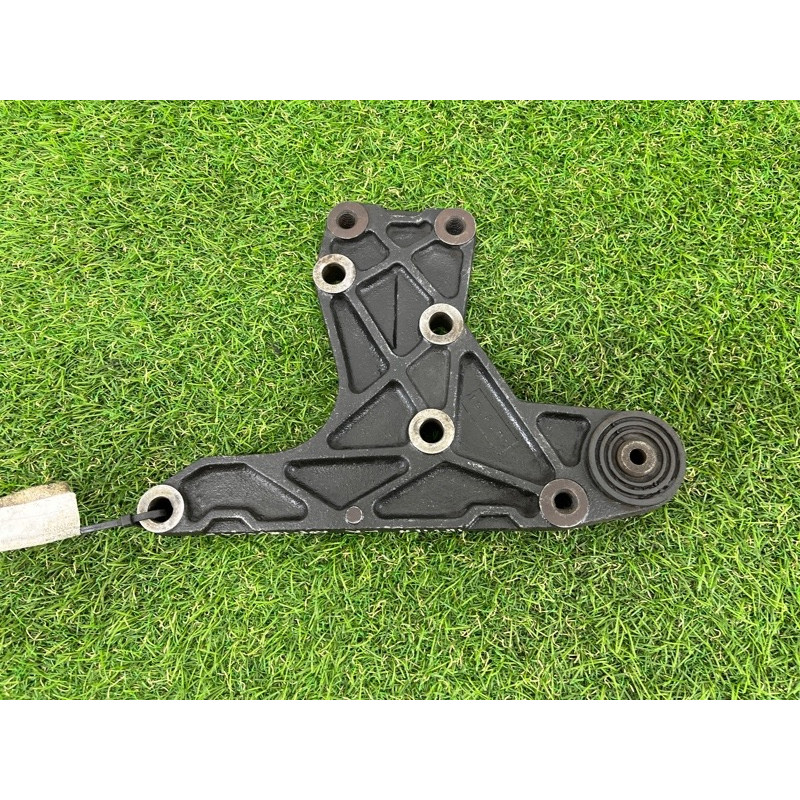 Кронштейн редуктора (трансмиссия) Land Rover Freelander L314 1.8B tau1002200