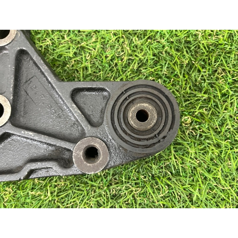 Кронштейн редуктора (трансмиссия) Land Rover Freelander L314 1.8B tau1002200