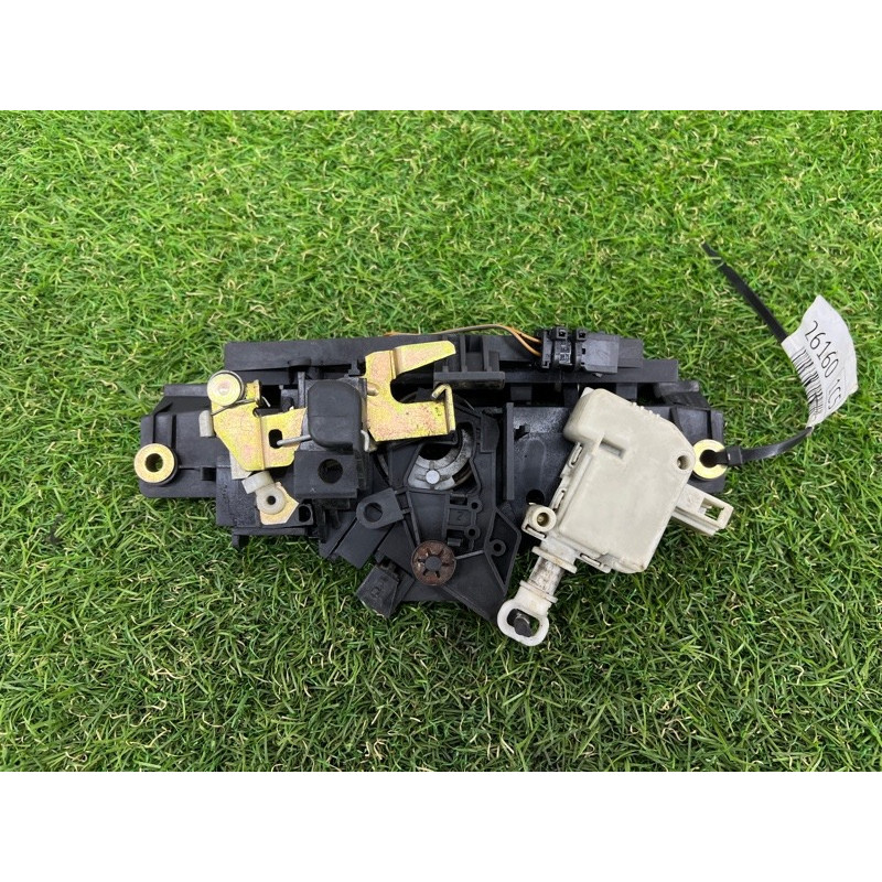 Замок багажника (кузов и элементы) AUDI A6 C5 2001 2.5 AKE 8D9827565h