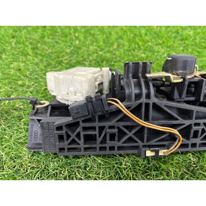 Замок багажника (кузов и элементы) AUDI A6 C5 2001 2.5 AKE 8D9827565h