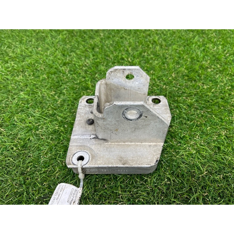 Кронштейн усилителя бампера (стекла и зеркала) Renault Megane 2 2004 1.9 DCI 8200010164