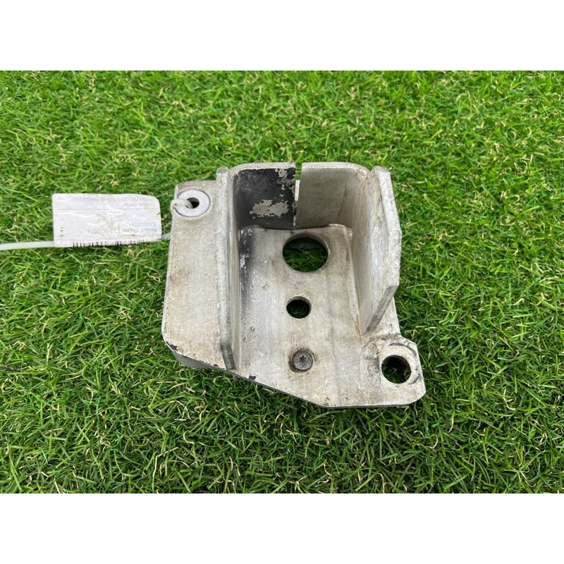 Кронштейн усилителя бампера (стекла и зеркала) Renault Megane 2 2004 1.9 DCI 8200010164