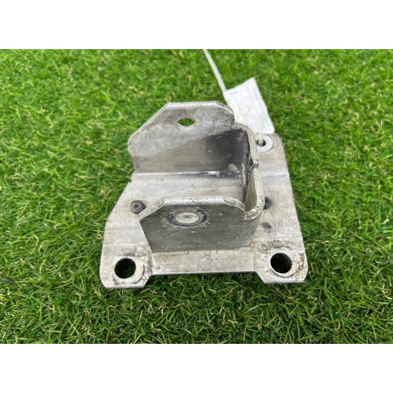 Кронштейн усилителя бампера (стекла и зеркала) Renault Megane 2 2004 1.9 DCI 8200010164