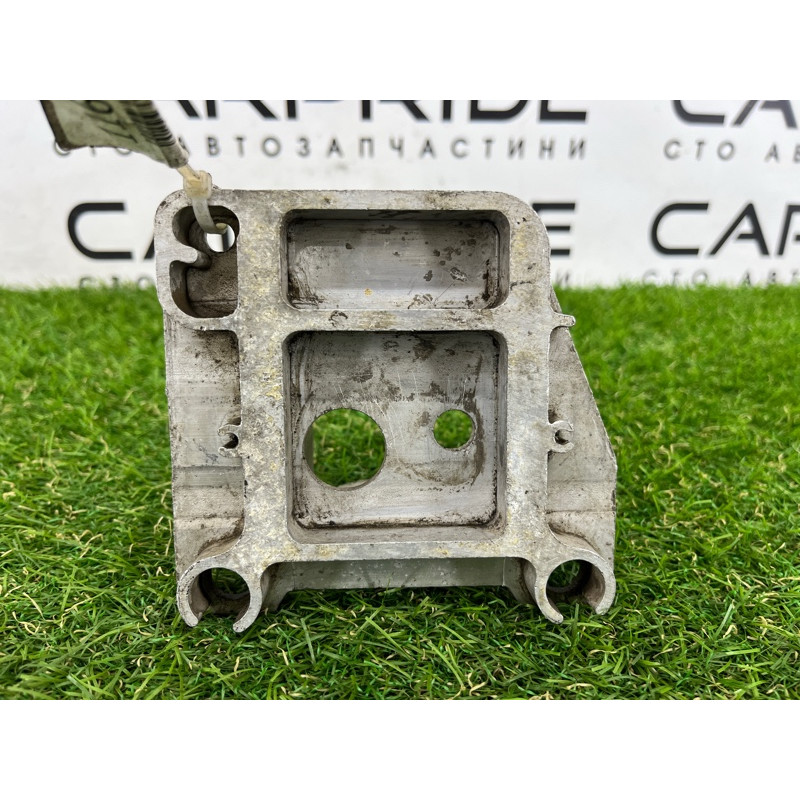 Кронштейн усилителя бампера (стекла и зеркала) Renault Megane 2 2004 1.9 DCI 8200010164