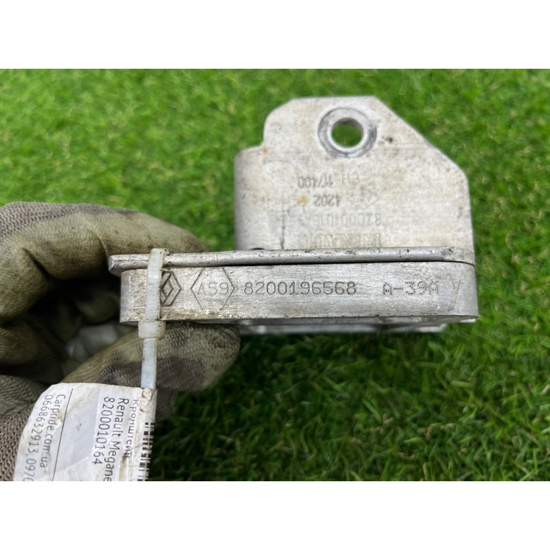 Кронштейн усилителя бампера (стекла и зеркала) Renault Megane 2 2004 1.9 DCI 8200010164