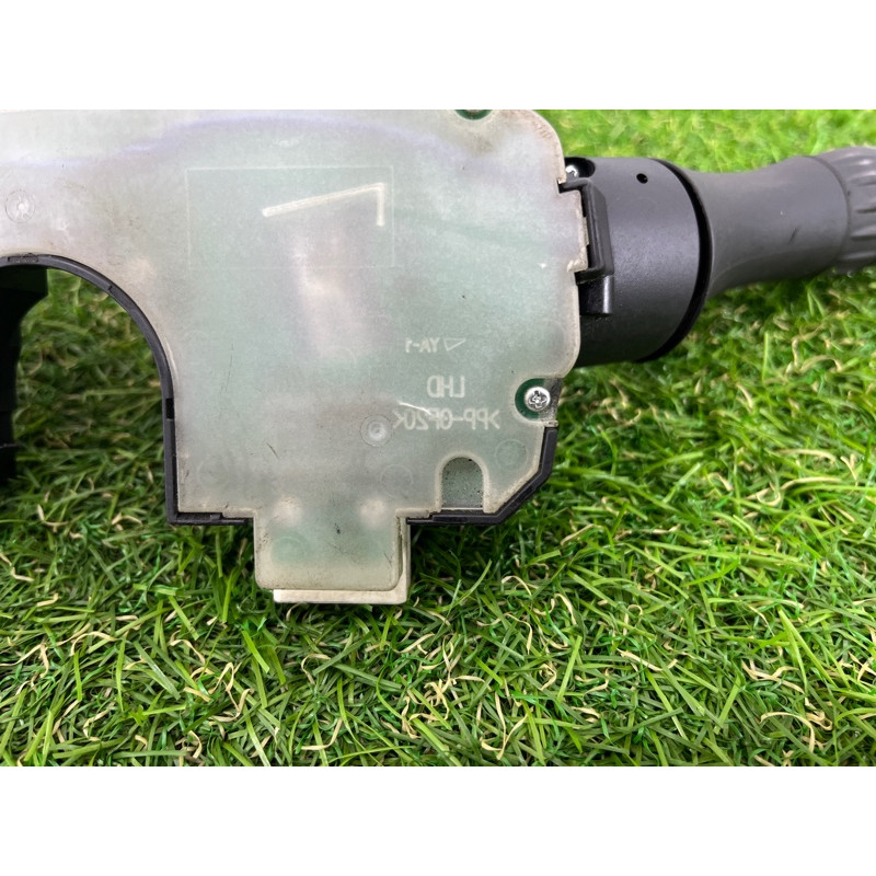 Блок підрульових перемикачів (електрика) Infiniti G35 V35 25560jk60a