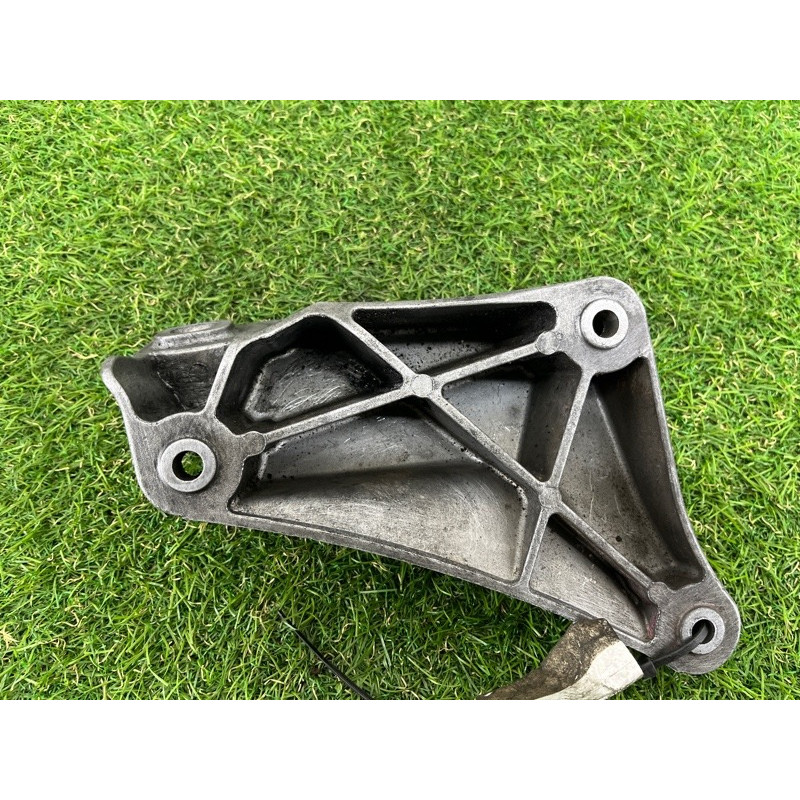 Кронштейн подушки двигателя (кронштейны двигателя) BMW 5-series E39 2001 M57d30 22 11 6 750 441