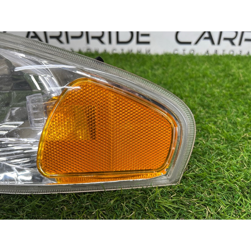 Указатель поворотов (оптика) Mazda 626 USA 2001 GG2A51070B