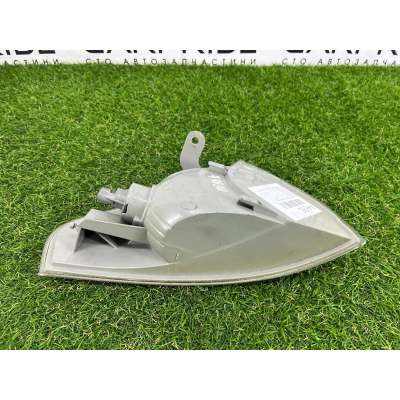 Указатель поворотов (оптика) Mazda 626 USA 2001 GG2A51070B