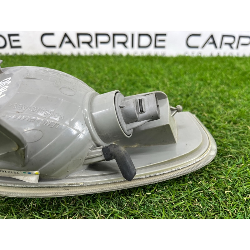 Указатель поворотов (оптика) Mazda 626 USA 2001 GG2A51070B