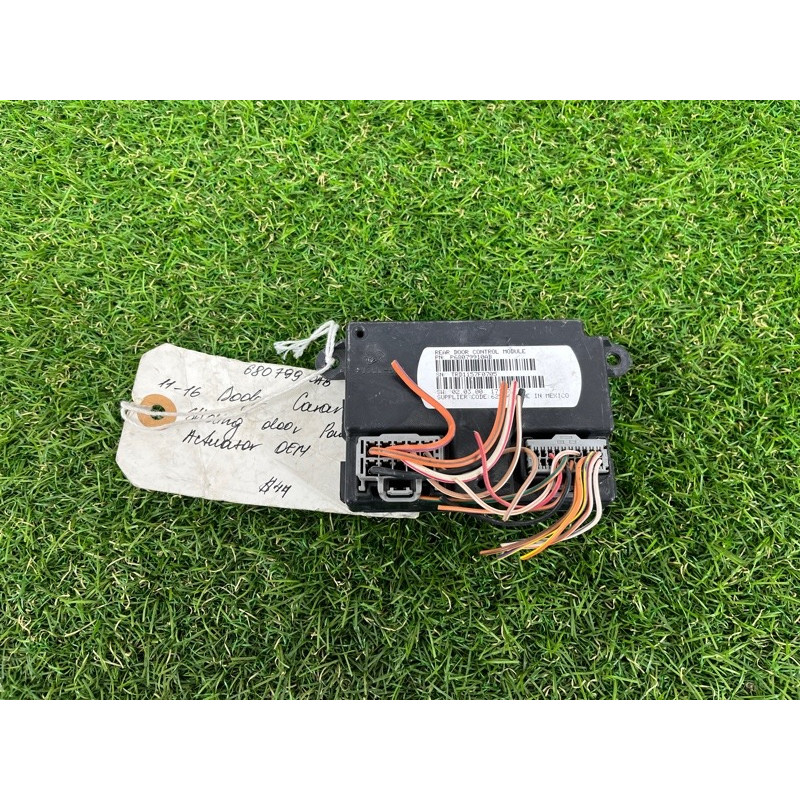 Блок управления дверьми (электрика / блок управления) Dodge Caravan RT 68079910ab