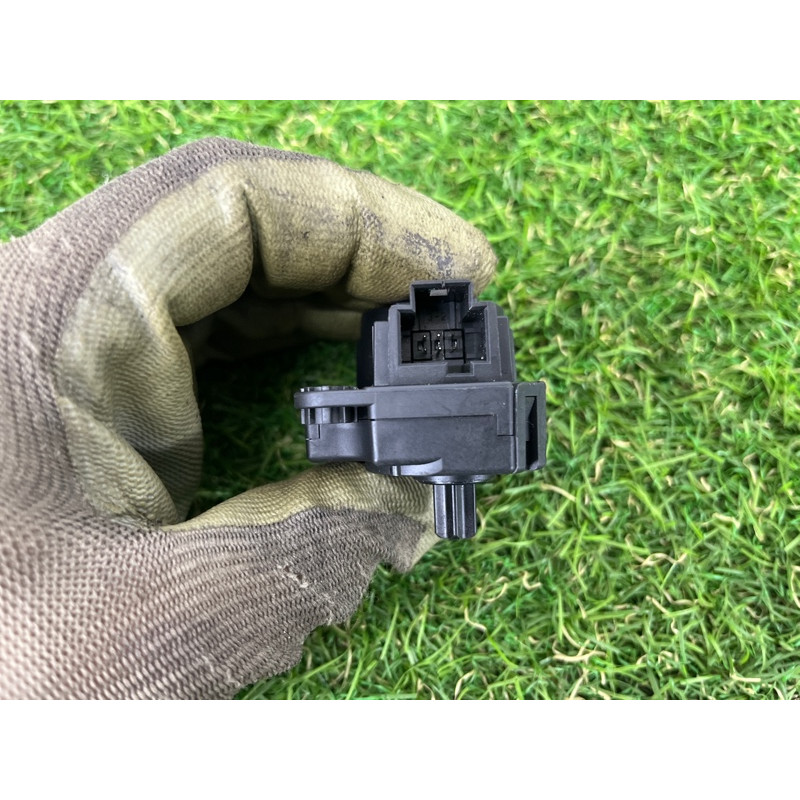 Привод заслонки отопителя (отопление и кондиционирование) Cadillac Xt5 1 2016 3.6 fy659001