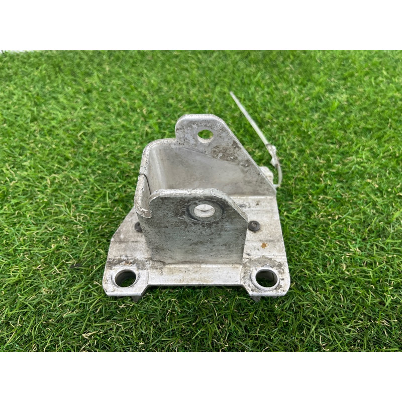 Кронштейн усилителя бампера (стекла и зеркала) Renault Megane 2 2004 1.9 DCI 8200010163