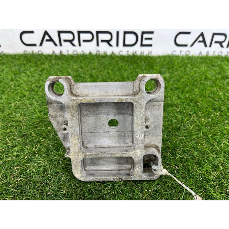 Кронштейн усилителя бампера (стекла и зеркала) Renault Megane 2 2004 1.9 DCI 8200010163