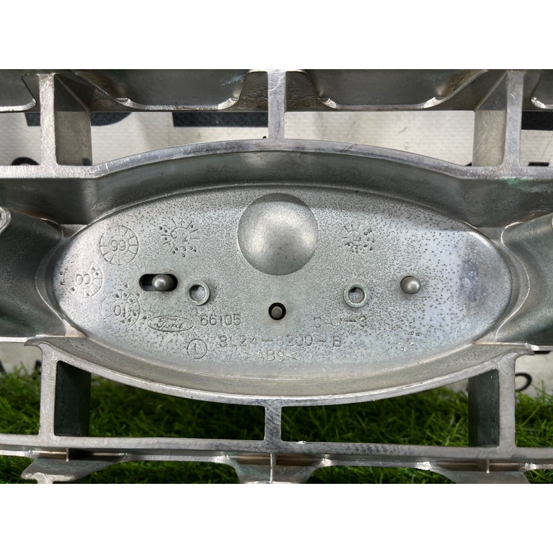 Решетка радиатора (наружные элементы кузова) FORD Explorer MK5 2017 3.7 3l248200b