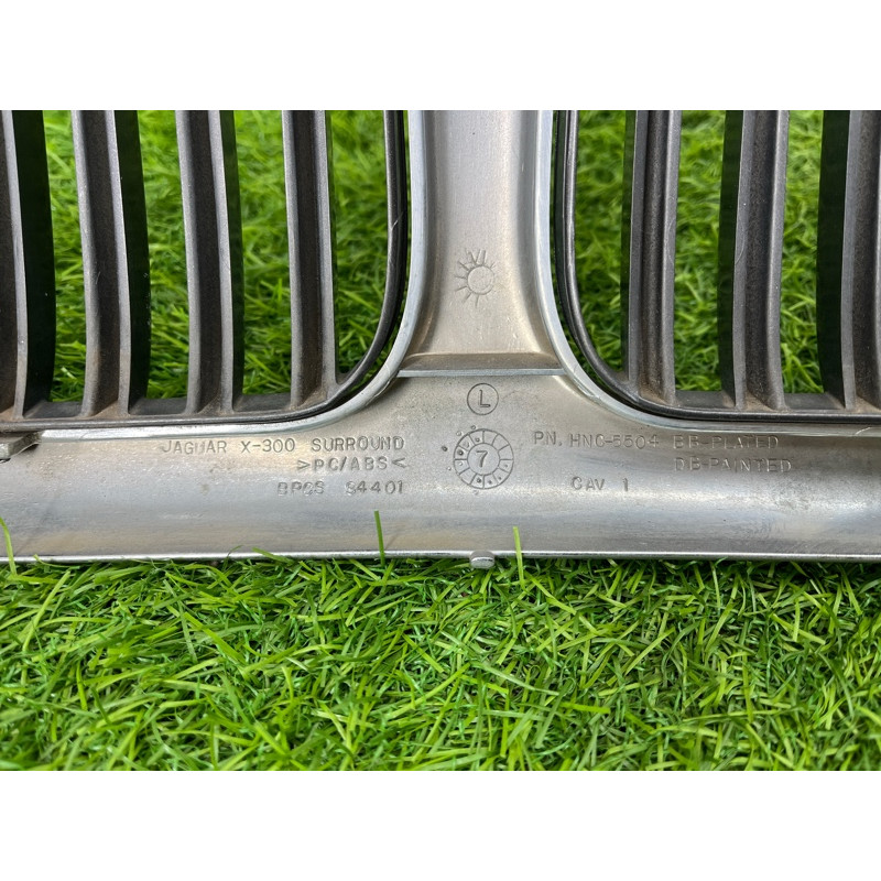 Решітка радіатора (зовнішні елементи кузова) Jaguar XJ XJ8 2000 bpcs94401