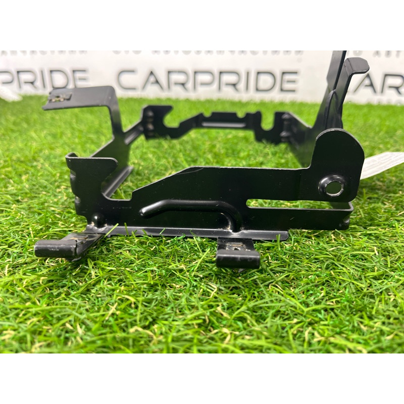 Кронштейн блока запобіжників (кузов і елементи) Jeep Compass MP 2018 2.4 68274325ab