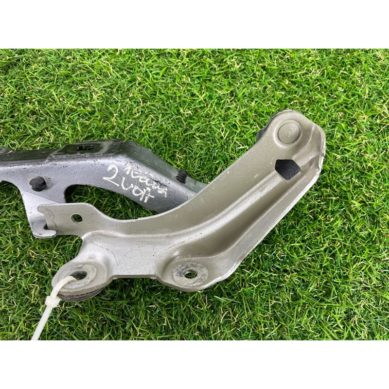 Петля капота (кузов и элементы) CHEVROLET Volt 1 2013 1.4 25978497