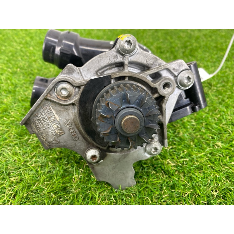 Помпа (система охлаждения) AUDI A4 B8 2012 2.0 TFSI 06H121026BA
