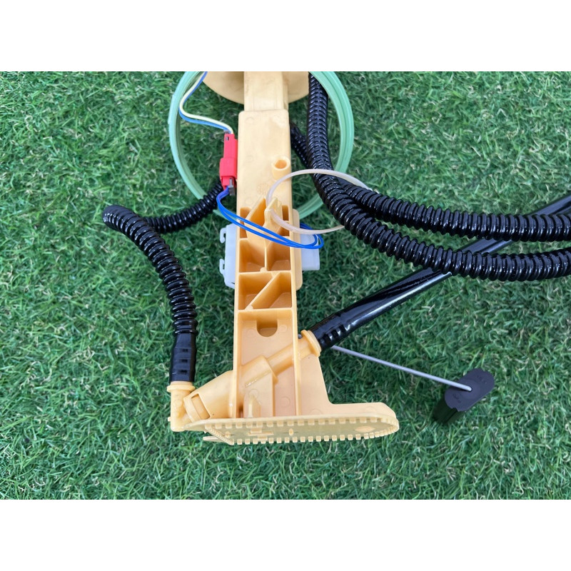 Датчик уровня топлива (электрика / датчики) BMW X5 E70 2011 3.0 N57 16117494926