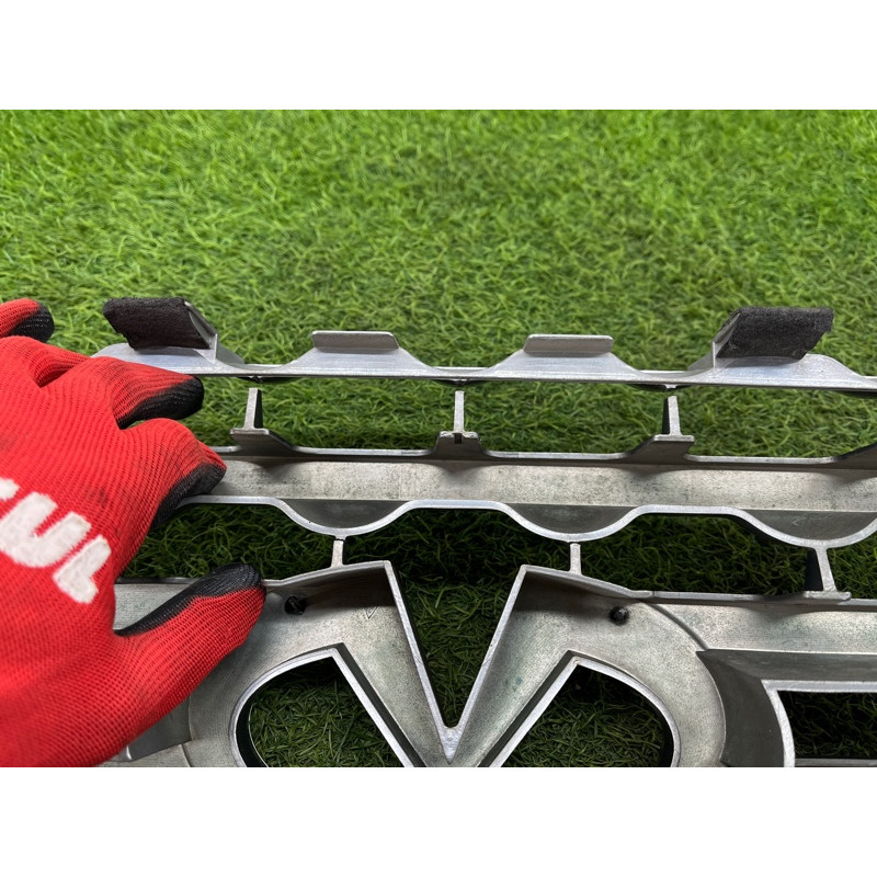 Решетка радиатора (наружные элементы кузова) Infiniti FX35 1 2004 62310CG000