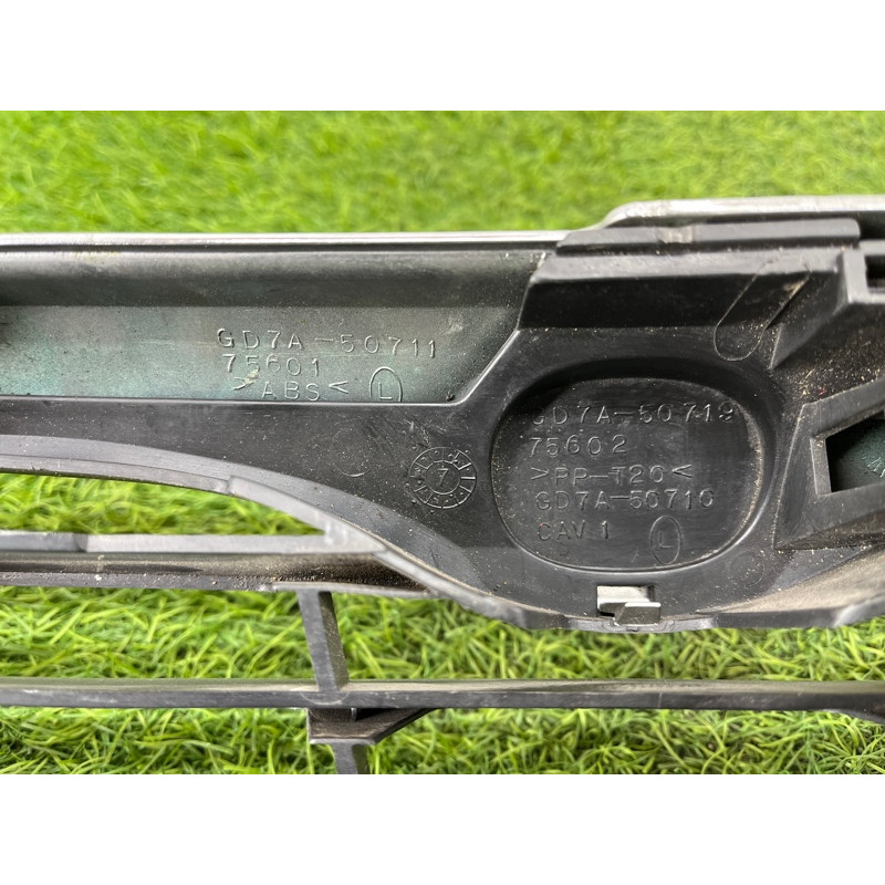 Решетка радиатора (наружные элементы кузова) Mazda 626 GF gd7a50710