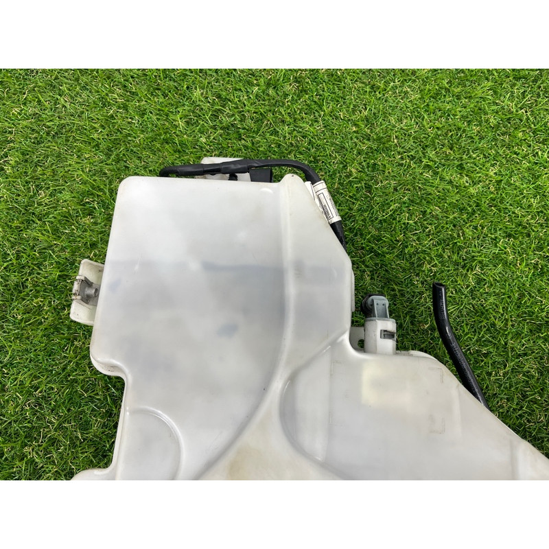 Бачок омывателя (кузов и элементы) BMW X5 E70 2011 3.0 N57 61677161477