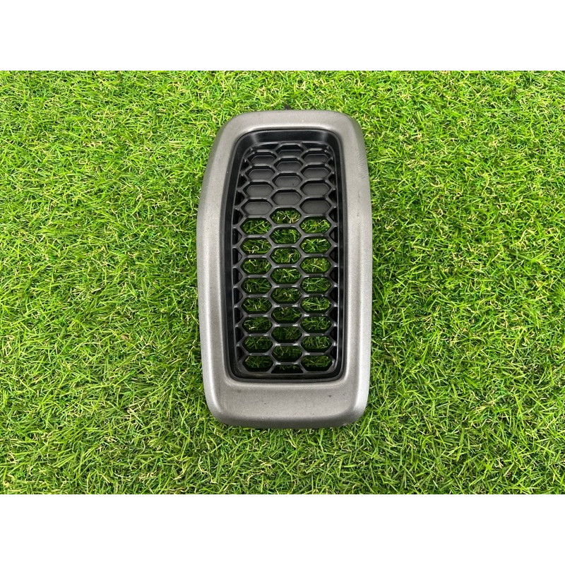 Решетка радиатора (наружные элементы кузова) Jeep Cherokee Trailhawk 2014 2.4 5RB21XS9AB