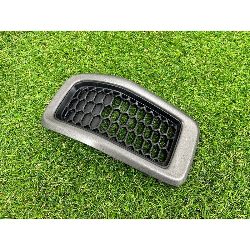 Решетка радиатора (наружные элементы кузова) Jeep Cherokee Trailhawk 2014 2.4 5RB21XS9AB