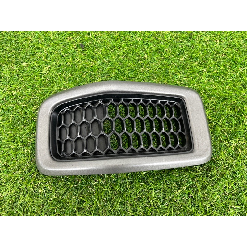 Решетка радиатора (наружные элементы кузова) Jeep Cherokee Trailhawk 2014 2.4 5RB21XS9AB