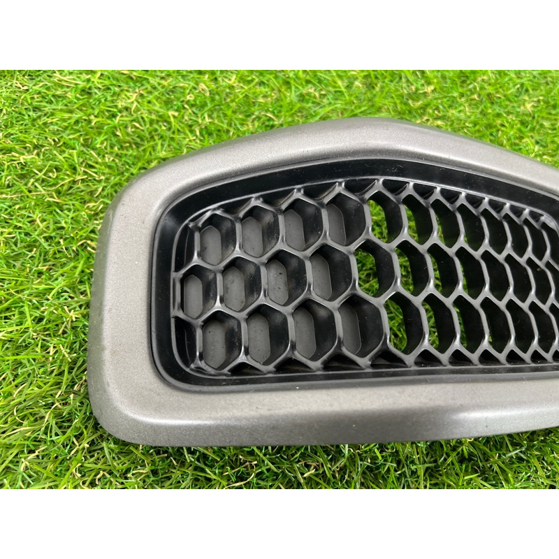 Решетка радиатора (наружные элементы кузова) Jeep Cherokee Trailhawk 2014 2.4 5RB21XS9AB