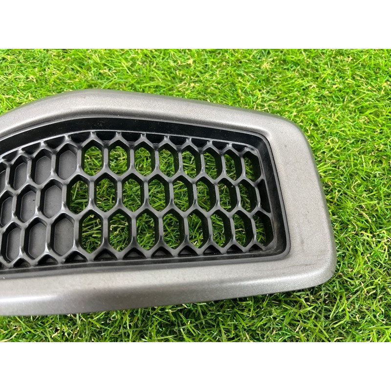 Решетка радиатора (наружные элементы кузова) Jeep Cherokee Trailhawk 2014 2.4 5RB21XS9AB