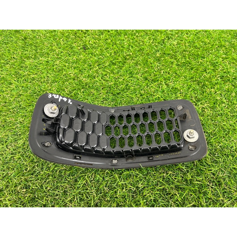 Решетка радиатора (наружные элементы кузова) Jeep Cherokee Trailhawk 2014 2.4 5RB21XS9AB