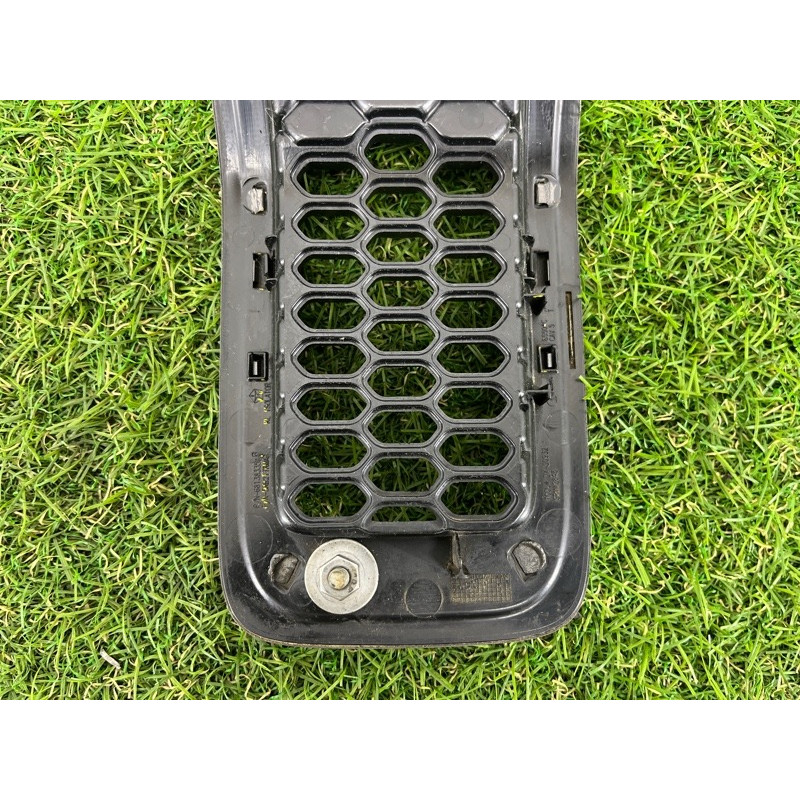 Решетка радиатора (наружные элементы кузова) Jeep Cherokee Trailhawk 2014 2.4 5RB21XS9AB