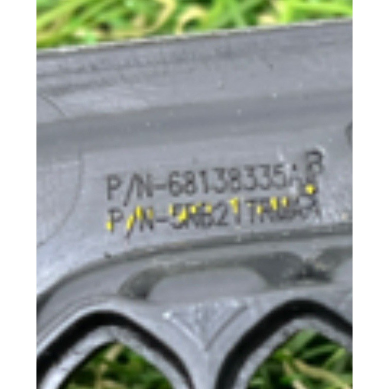 Решетка радиатора (наружные элементы кузова) Jeep Cherokee Trailhawk 2014 2.4 5RB21XS9AB