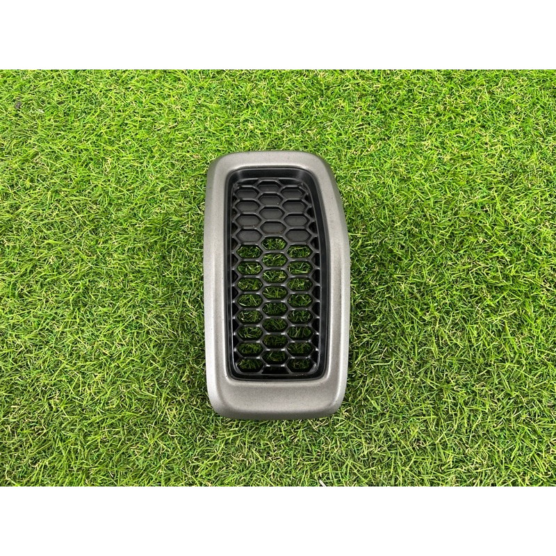 Решетка радиатора (наружные элементы кузова) Jeep Cherokee Trailhawk 2014 2.4 5RB21XS9AB