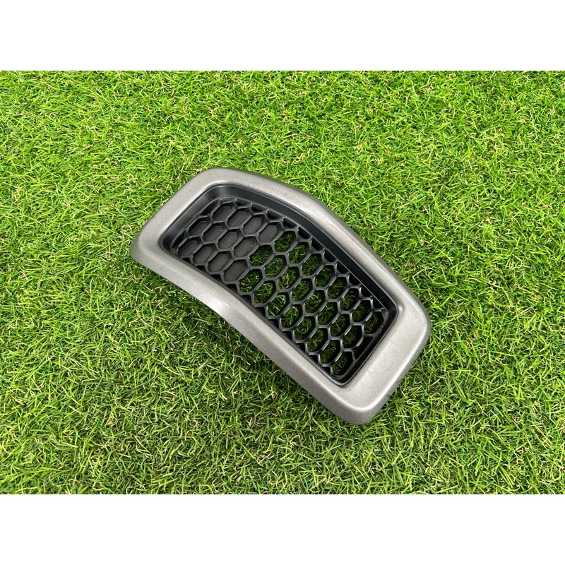 Решетка радиатора (наружные элементы кузова) Jeep Cherokee Trailhawk 2014 2.4 5RB21XS9AB