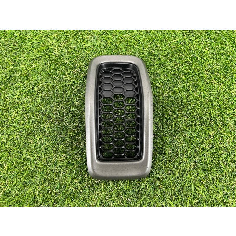 Решетка радиатора (наружные элементы кузова) Jeep Cherokee Trailhawk 2014 2.4 5RB21XS9AB