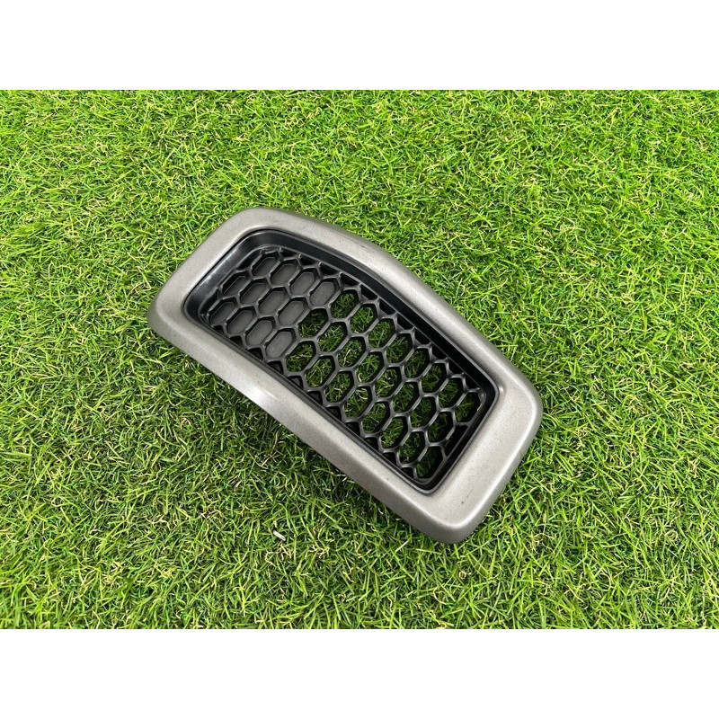 Решетка радиатора (наружные элементы кузова) Jeep Cherokee Trailhawk 2014 2.4 5RB21XS9AB