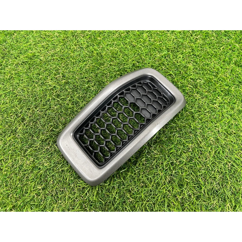 Решетка радиатора (наружные элементы кузова) Jeep Cherokee Trailhawk 2014 2.4 5RB21XS9AB