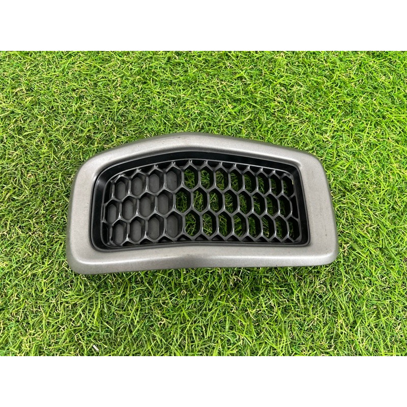 Решетка радиатора (наружные элементы кузова) Jeep Cherokee Trailhawk 2014 2.4 5RB21XS9AB