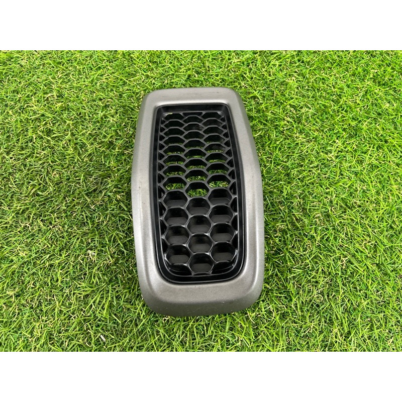 Решетка радиатора (наружные элементы кузова) Jeep Cherokee Trailhawk 2014 2.4 5RB21XS9AB