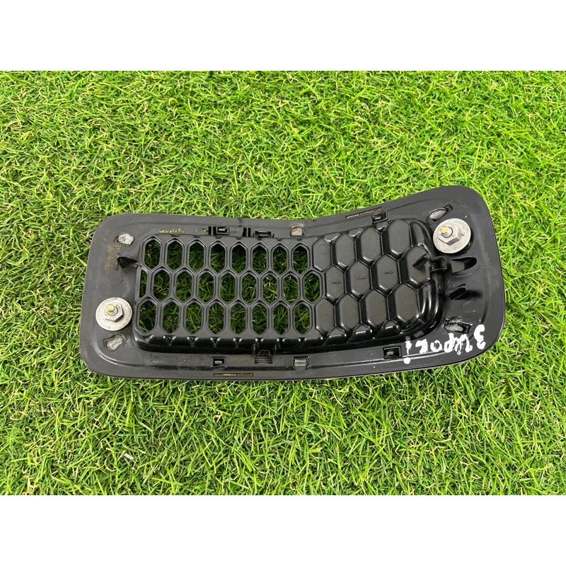 Решетка радиатора (наружные элементы кузова) Jeep Cherokee Trailhawk 2014 2.4 5RB21XS9AB