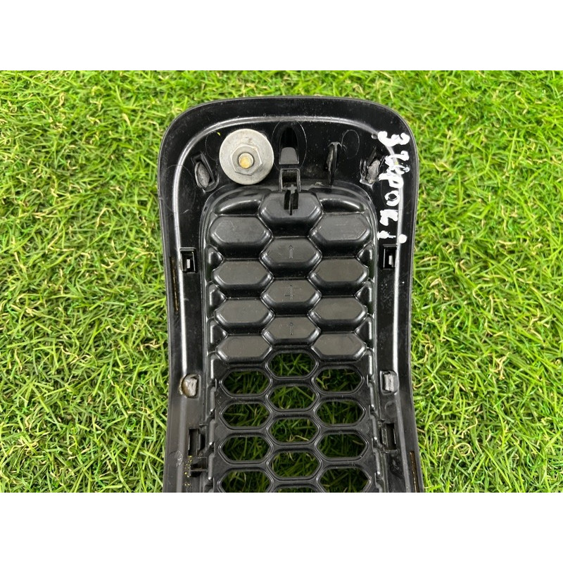 Решетка радиатора (наружные элементы кузова) Jeep Cherokee Trailhawk 2014 2.4 5RB21XS9AB